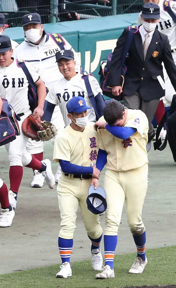 【画像・写真】甲子園の人間ドラマに感動！大阪桐蔭・西谷監督が退任する星稜・林監督労う場面にSNS上でファンもジ～ン