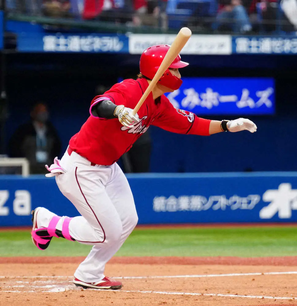 【画像・写真】広島・龍馬　吉兆18年V3以来の開幕3連勝呼ぶ走者一掃逆転満塁三塁打　「何とか結果を」会心の笑顔