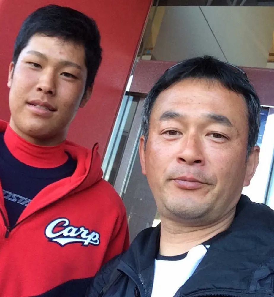 【画像・写真】ソフトバンク・藤井　おかやま山陽高・堤監督に500円玉貯金で恩返し　発泡酒であげる祝杯は恩師も格別