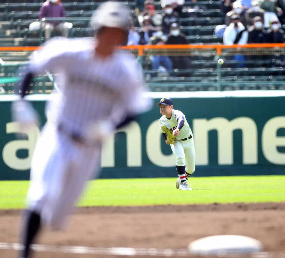 【画像・写真】浦和学院・小林が8回に好返球で勝ち越し阻止　森監督「最高の返球だった」