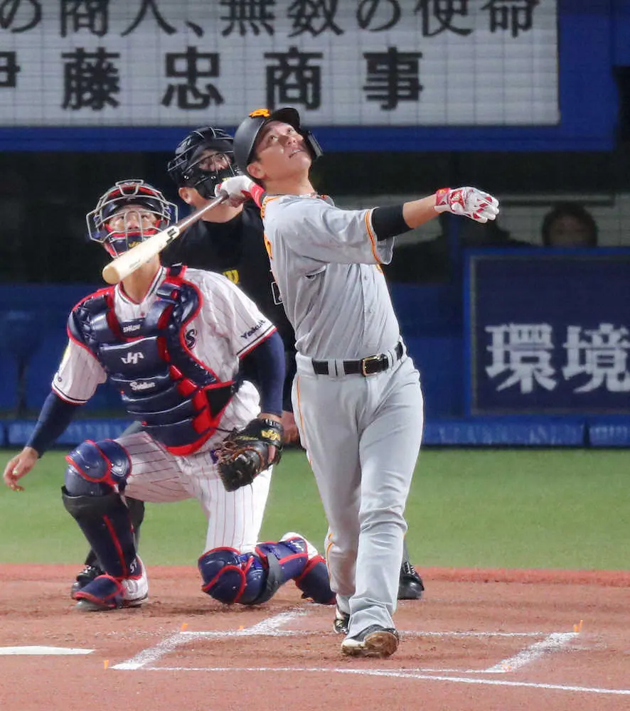 【画像・写真】巨人・坂本　今季初めて凡打、打率10割から8割に下がる　復帰戦から5打席連続安打ならず