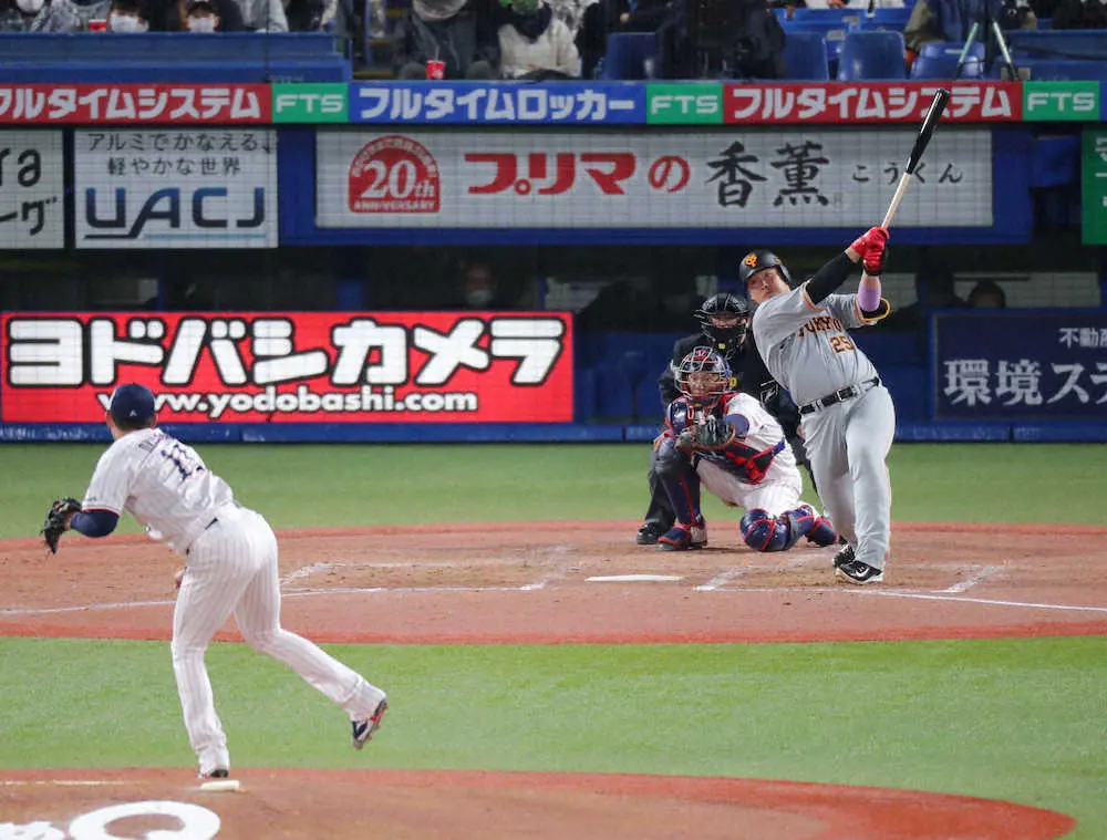 【画像・写真】岡本和真、2戦連発同点2号！「打てて良かったです」　巨人が宿敵・奥川から19イニングぶりに得点