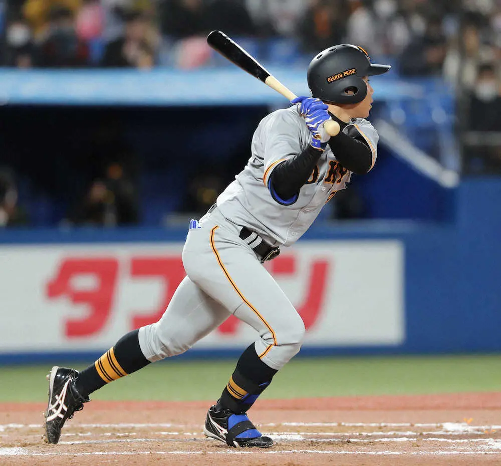 【画像・写真】巨人・松原が満塁走者一掃の三塁打！今季初スタメンで大仕事　今季初安打で3打点　元木ヘッドが頭ポンポン