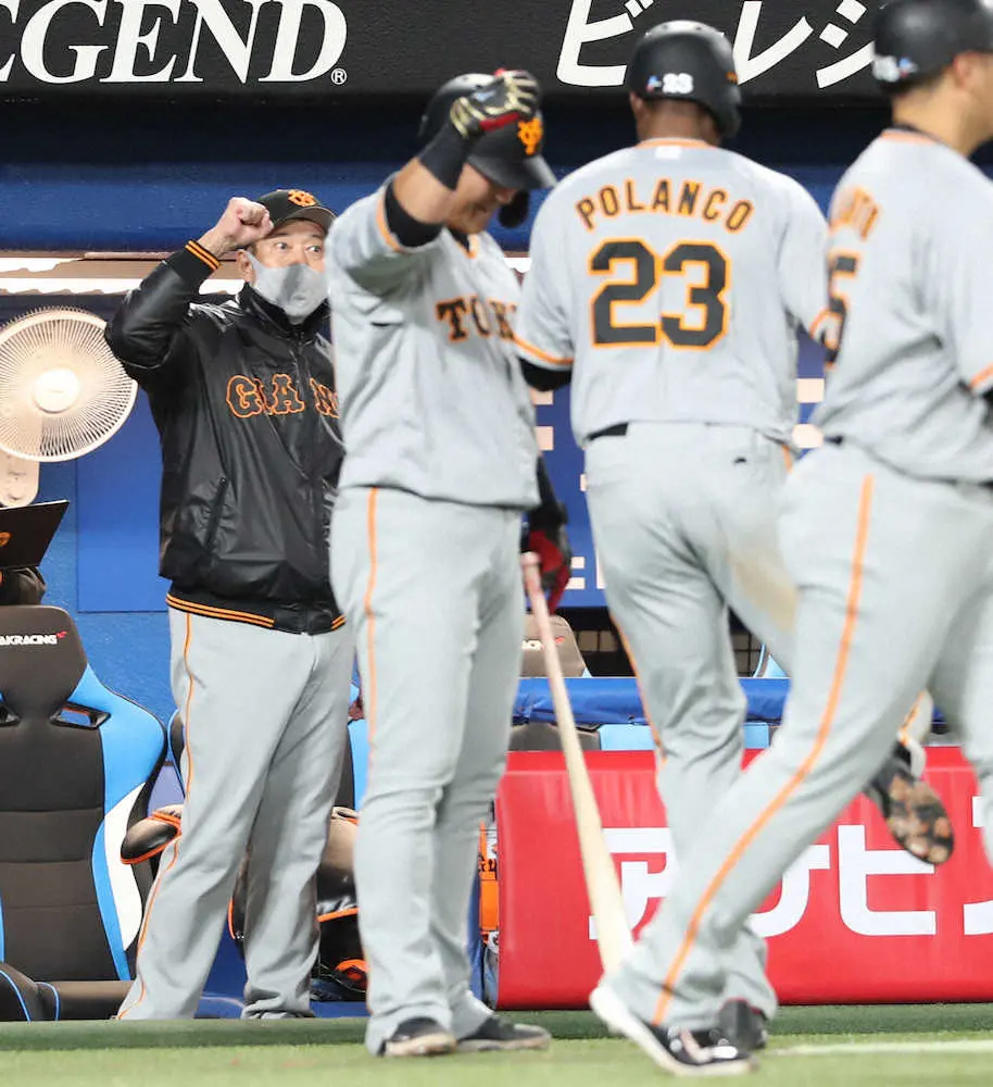 【画像・写真】巨人・原監督　ポランコは「まだまだ伸びる選手」　来日1号にホッ「うまい具合に打ちましたね」