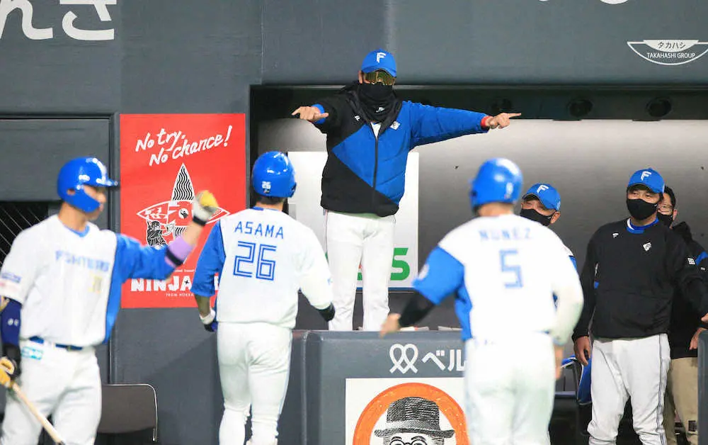 【画像・写真】日本ハム先制　浅間が本拠地第1号先制2ラン　「近藤大師匠先輩のアドバイスのおかげ」