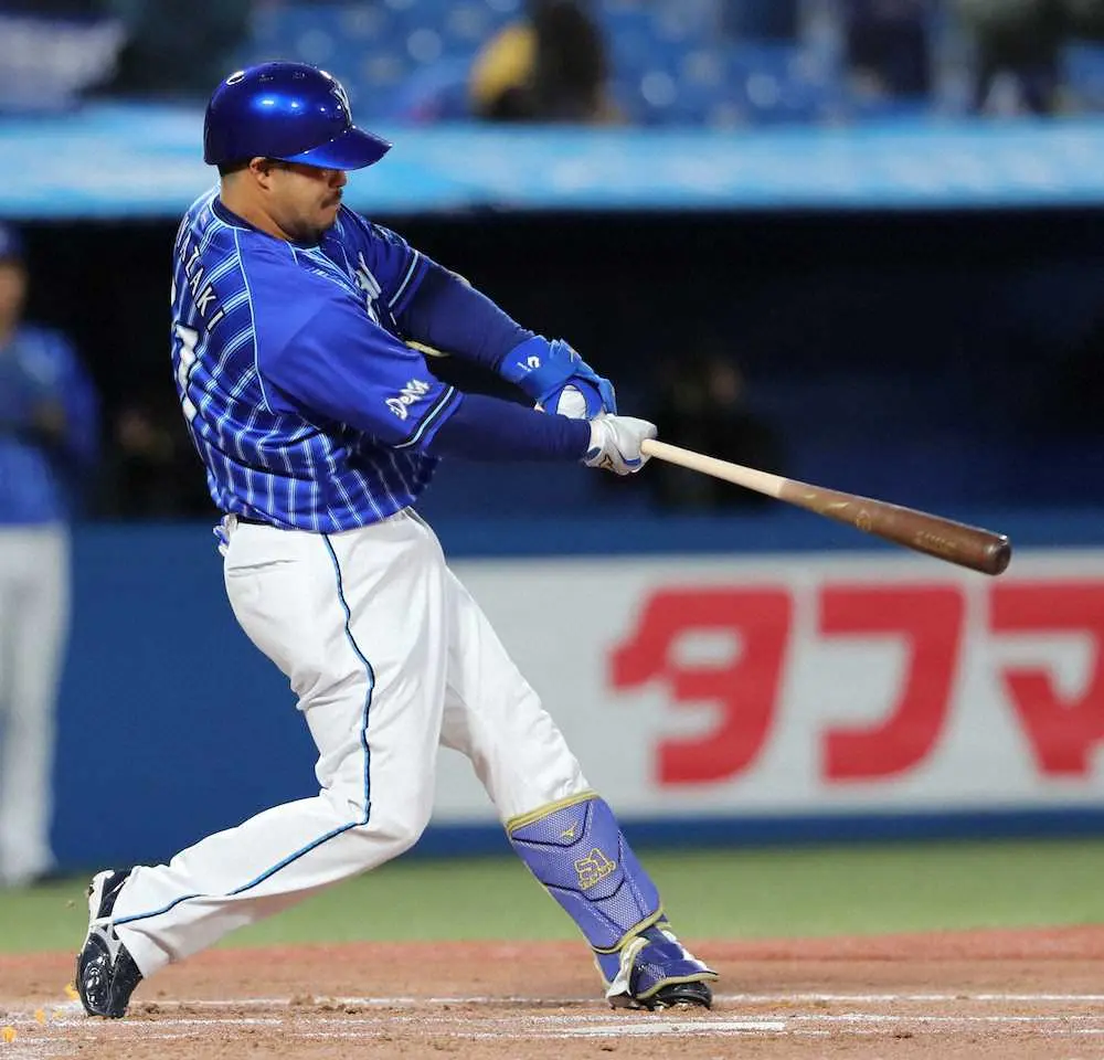 【画像・写真】DeNA・宮崎「行ってくれ!」逆風切り裂く一発含む2安打2打点　好相性の神宮今季も任せろ