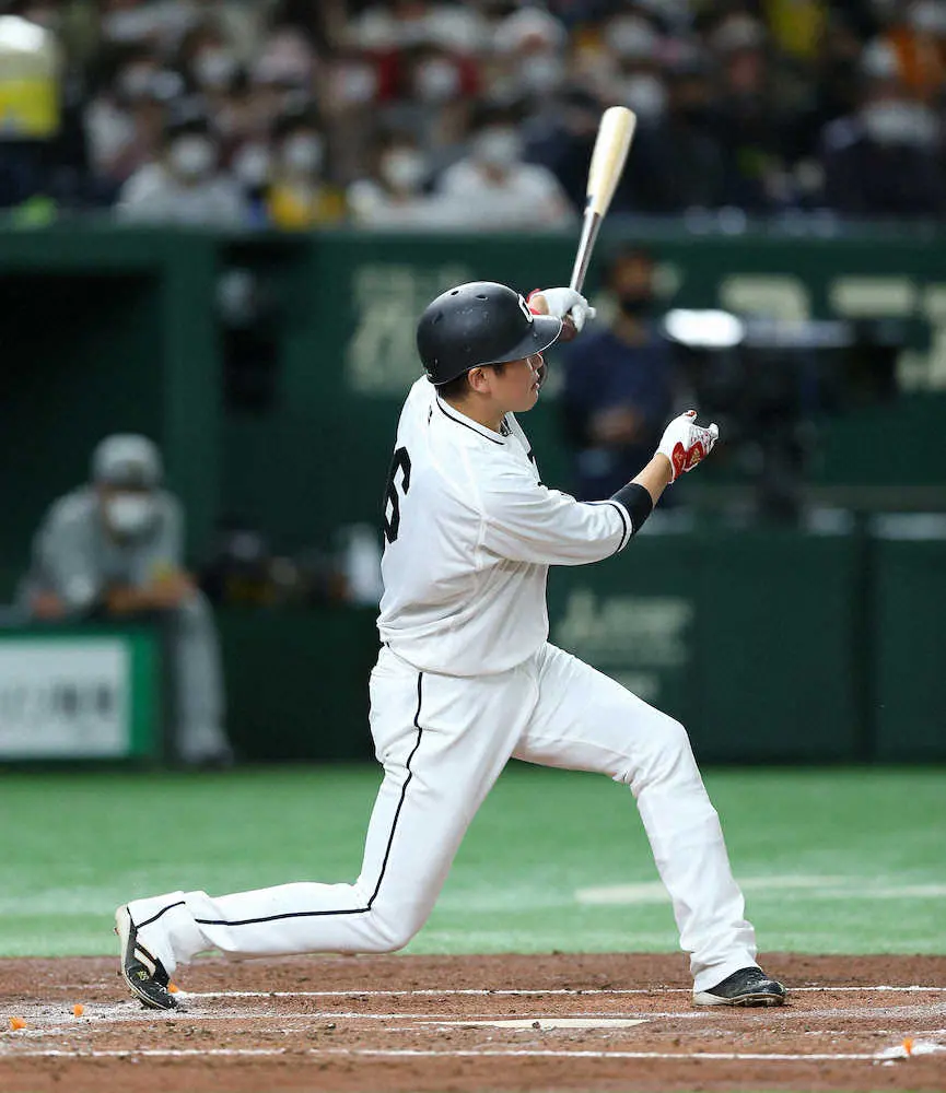 【画像・写真】巨人・坂本2戦連発！初回2失点の山崎伊に何度も声がけ、即同点2ラン「昨日同様に一振りで」原監督も敬礼