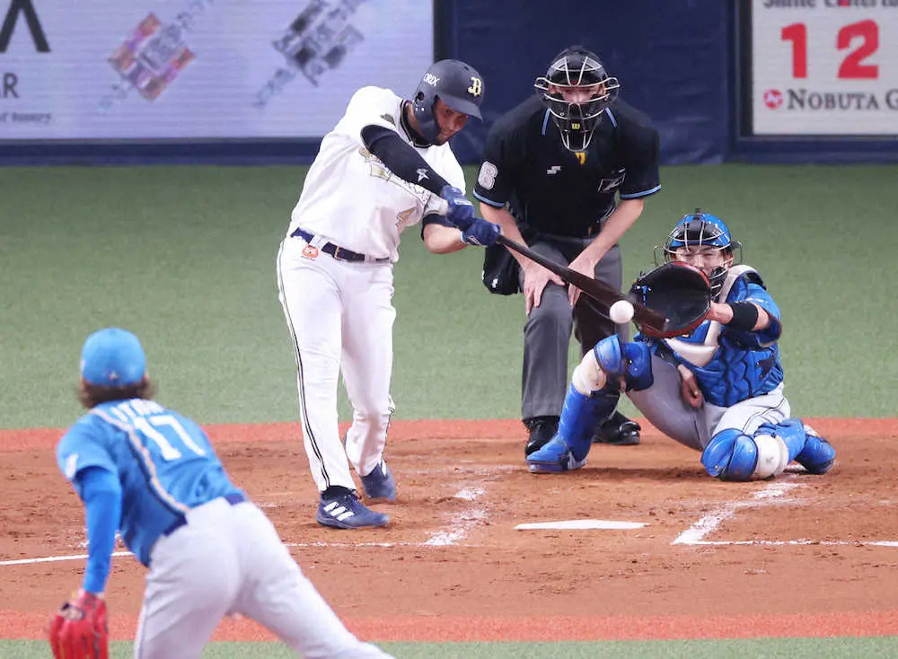 【画像・写真】オリ新外国人バレラ「6番・一塁」先発出場。2回に先制中前適時打「バットを合わせることができた」