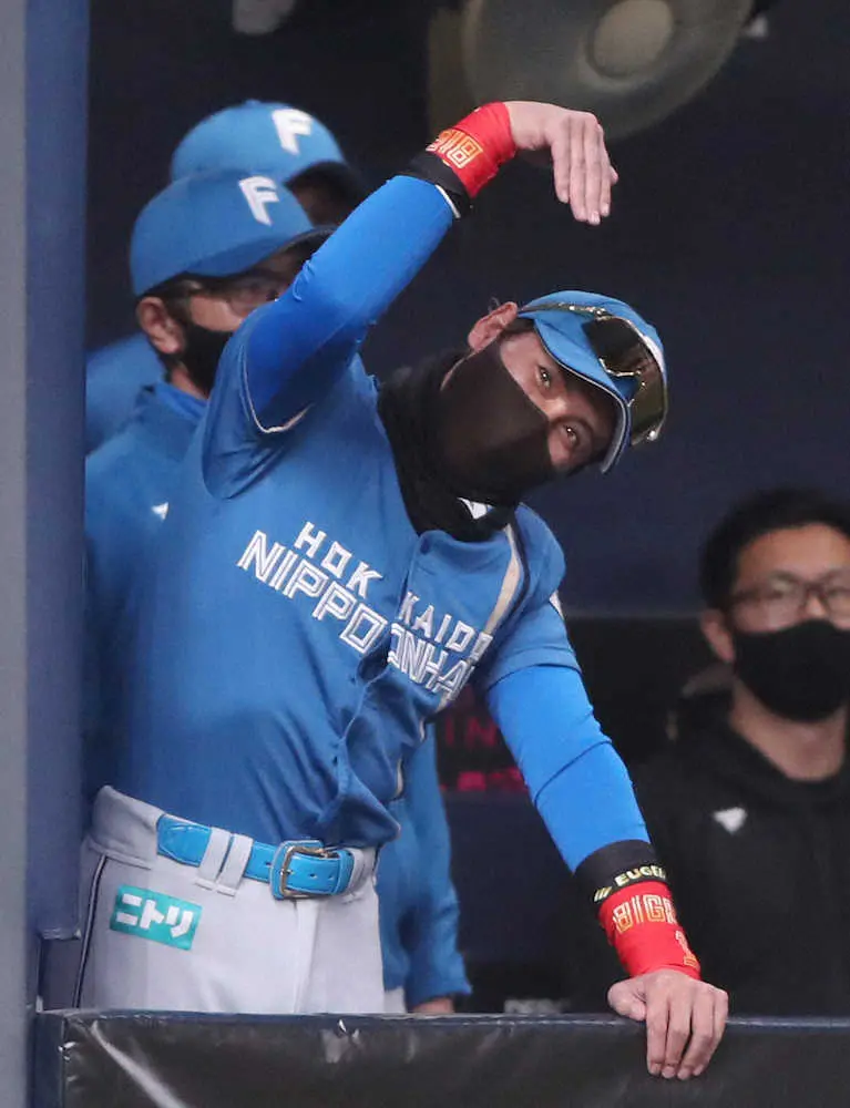 【画像・写真】新庄BIGBOSS　由伸に白旗「151キロのフォーク打てるかー！初めて見た」