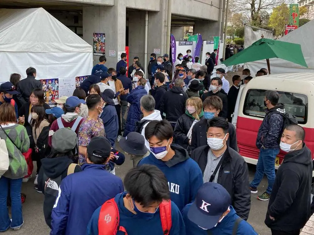 【画像・写真】東都大学野球　歴史的地方開幕　創立91年で初、大分開催に1万人来た