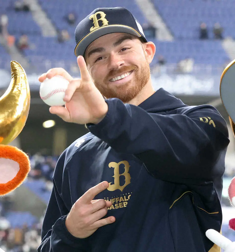 【画像・写真】好救援続けるオリックス・ビドル　来日初星「チームで一番字がきれいな人に初勝利って書いてもらう」