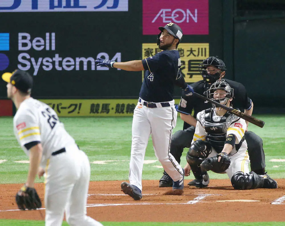 【画像・写真】オリックス新外国人バレラが来日1号「打った瞬間、入ってくれると思ったよ！最高だね」
