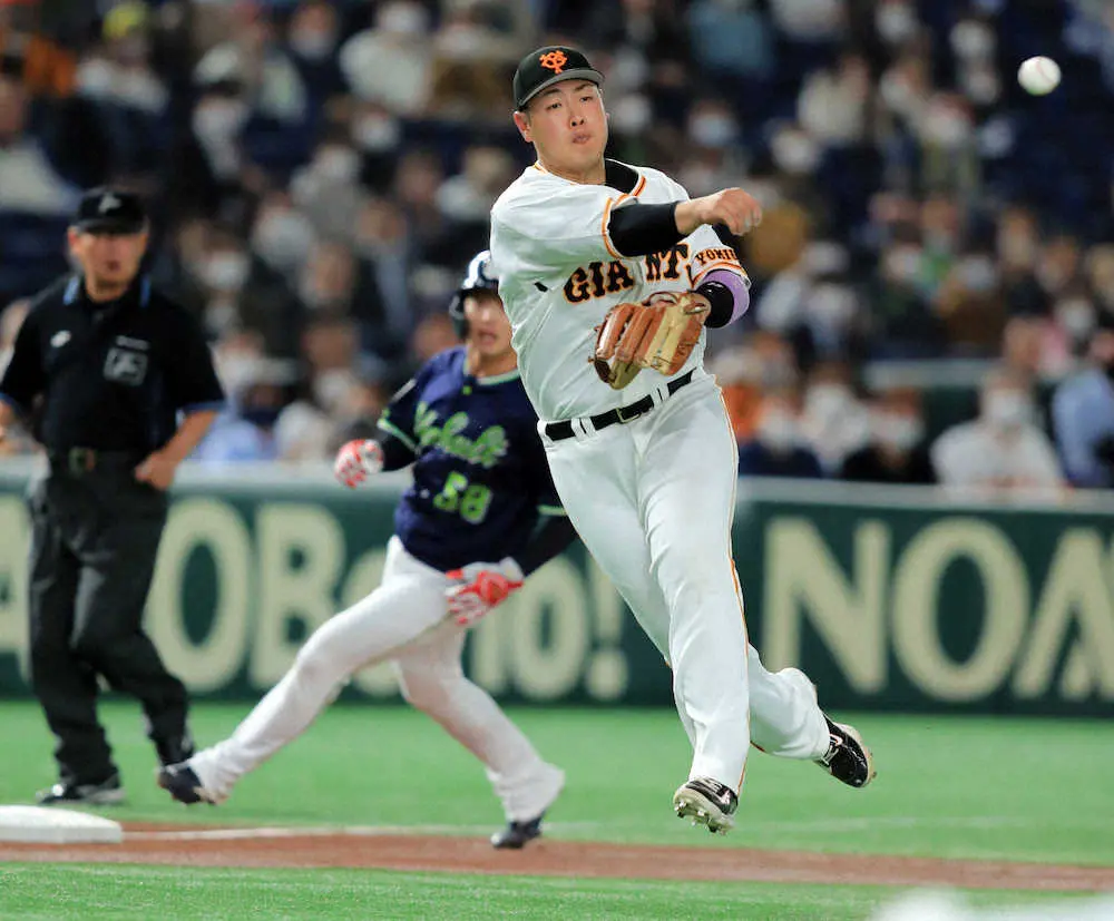 【画像・写真】巨人・岡本和が特大4号！本塁打＆打点でセ界トップに　2年連続2冠王の本領、早くも発揮「まだ諦めず」