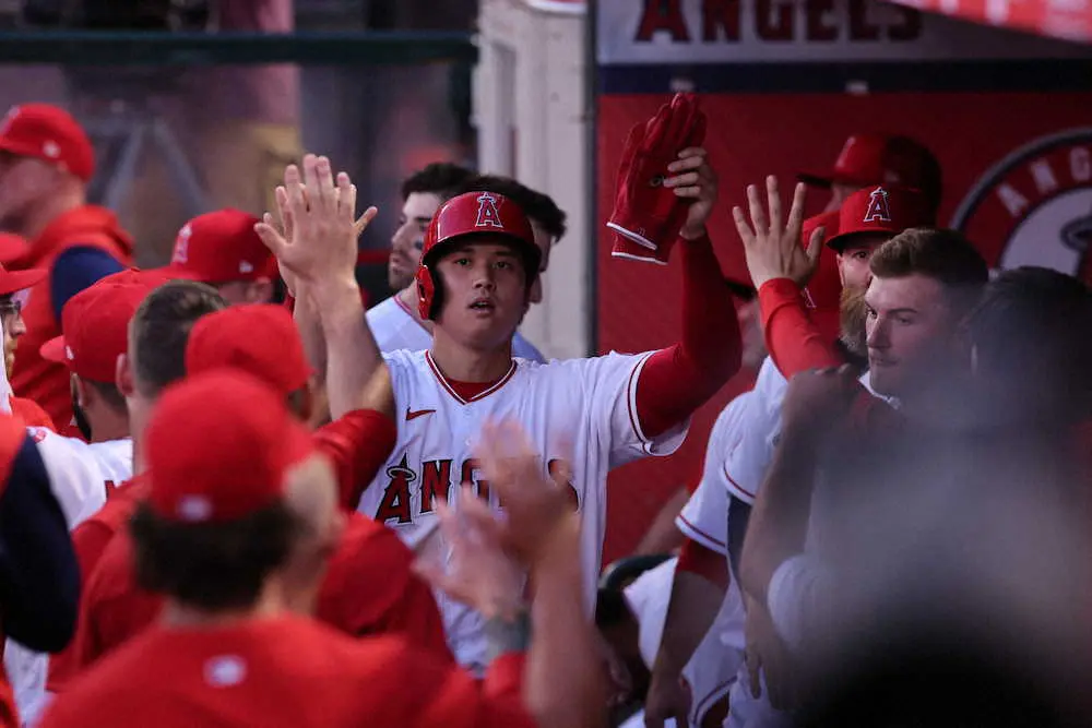 【画像・写真】大谷翔平　第1打席で今季初安打＆激走スライディングで同点ホームイン　好判断で逆転につなげる