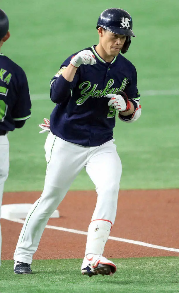 【画像・写真】ヤクルト塩見が2号先頭打者弾で看板直撃、賞金100万円ゲット　巨人新助っ人のデビュー戦初球をガツン　