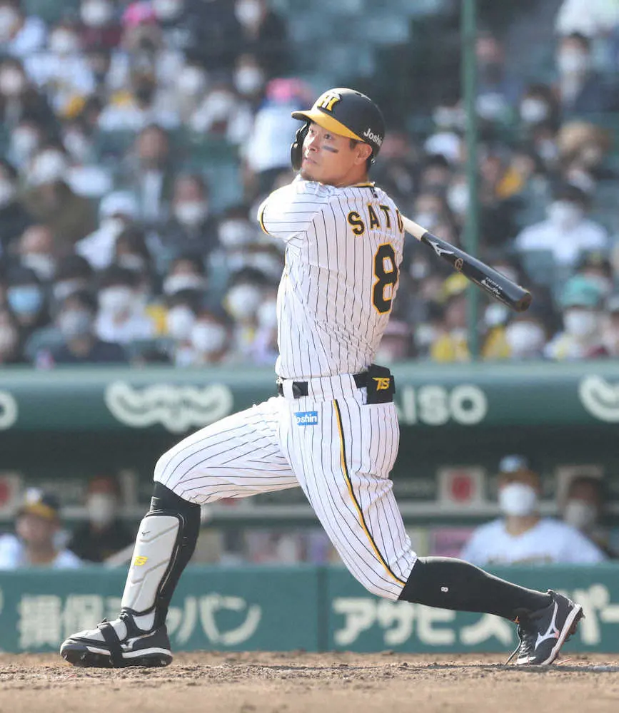 【画像・写真】阪神・佐藤輝　意地の一発「前を向いてやっていきたい」守備で2度のミスも必死に取り返した