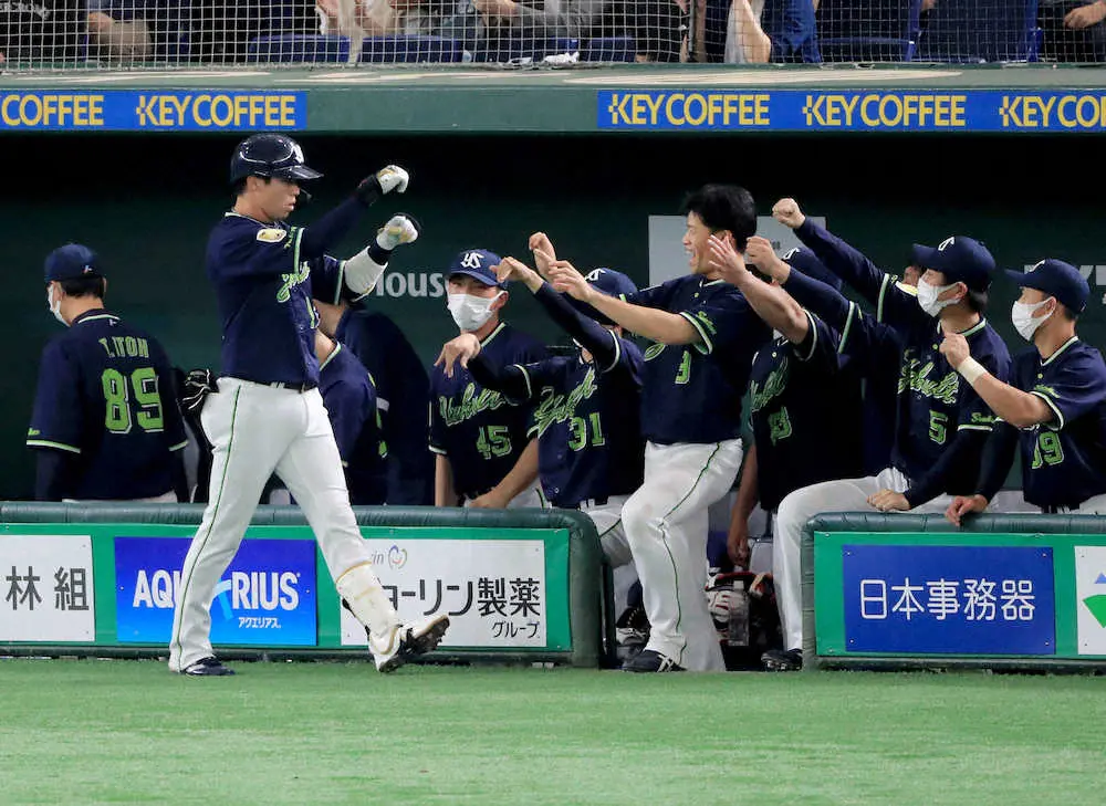 【画像・写真】ヤクルト山田　巨人ルーキー赤星撃ち同点4号!「良い角度で飛んでくれました」