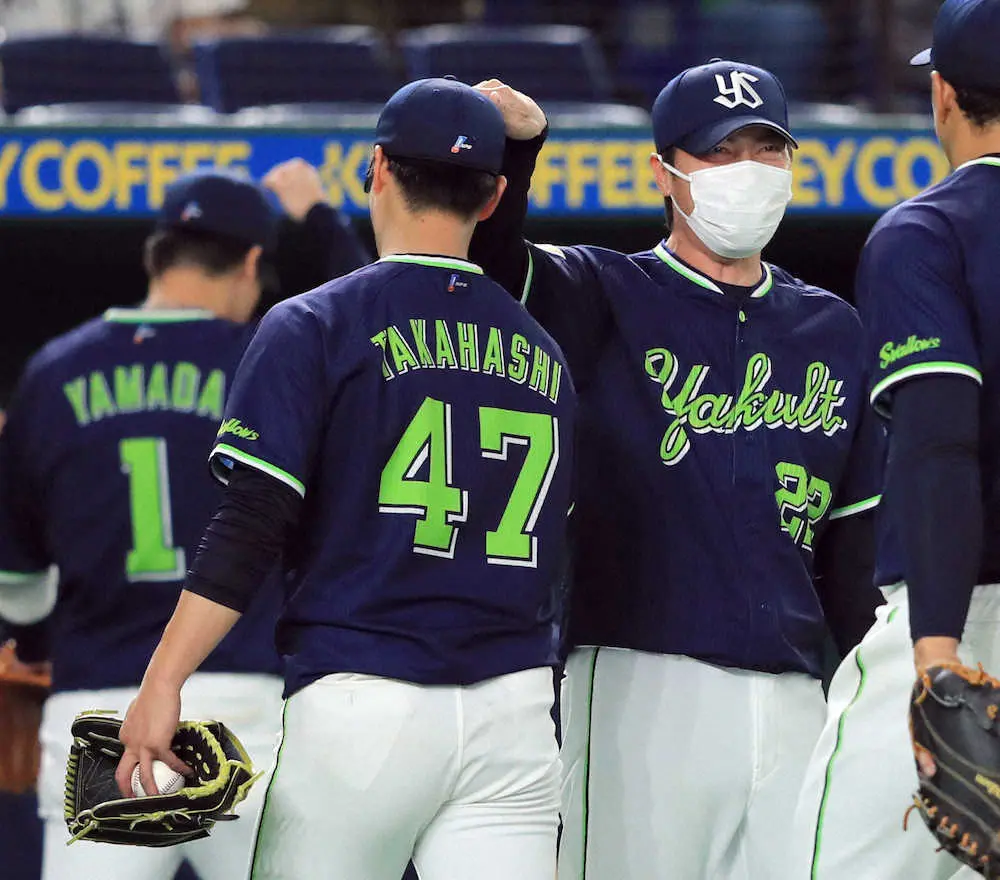 【画像・写真】ヤクルト高橋プロ初完投で巨人戦プロ初勝利「最後は気合で投げました」