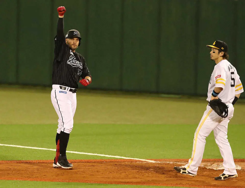 【画像・写真】ロッテ2連勝!レアードが9回決勝打　ロメロ、西野、益田の完封リレーで“メモリアル白星”飾る