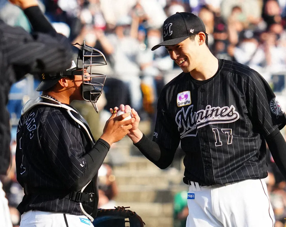 【画像・写真】ロッテ・松川もプロ野球新記録　佐々木朗完全試合アシストで中嶋、古田超え　「こんな記録があるんだ」の声
