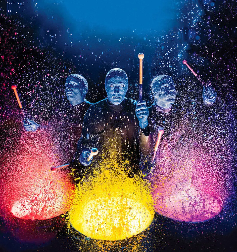 【画像・写真】巨人　19日広島戦でブルーマンが始球式