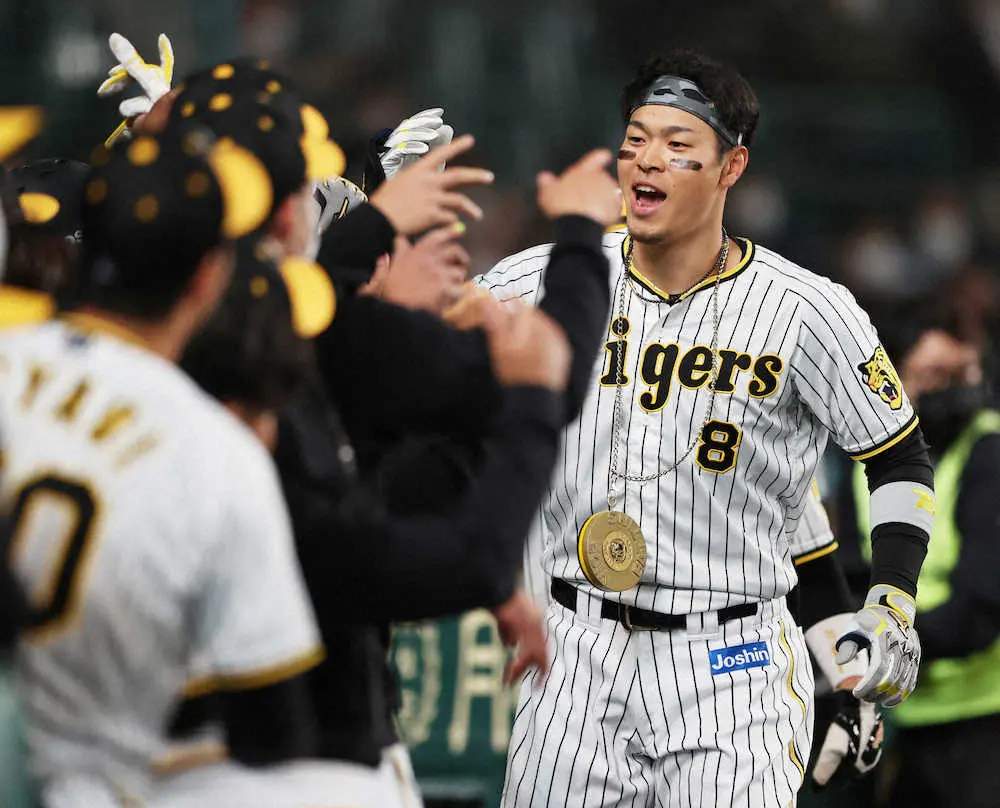 【画像・写真】阪神・佐藤輝「打ったことないですよね？初ヒットっすよね？」初の菅野撃ちでエースキラー証明