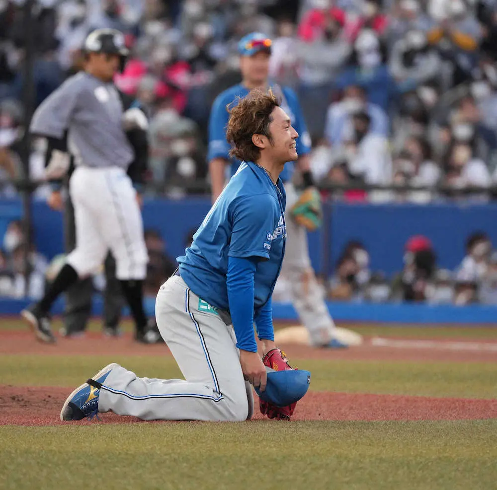 【画像・写真】日本ハム・伊藤　必死の“土下座ポーズ”も反省「審判に、とかじゃなくて…謝り倒しました」