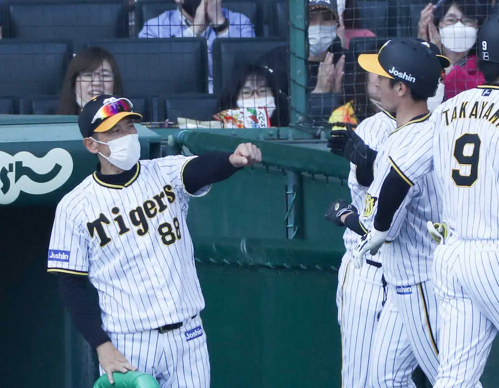 【画像・写真】阪神・矢野監督、色紙に自筆メッセージ「おもしろがるってことがね」