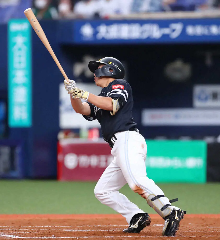 【画像・写真】ソフトB・ルーキー野村勇　うれしいプロ1号2ラン！オリ田嶋の141キロ直球をバックスクリーンへ