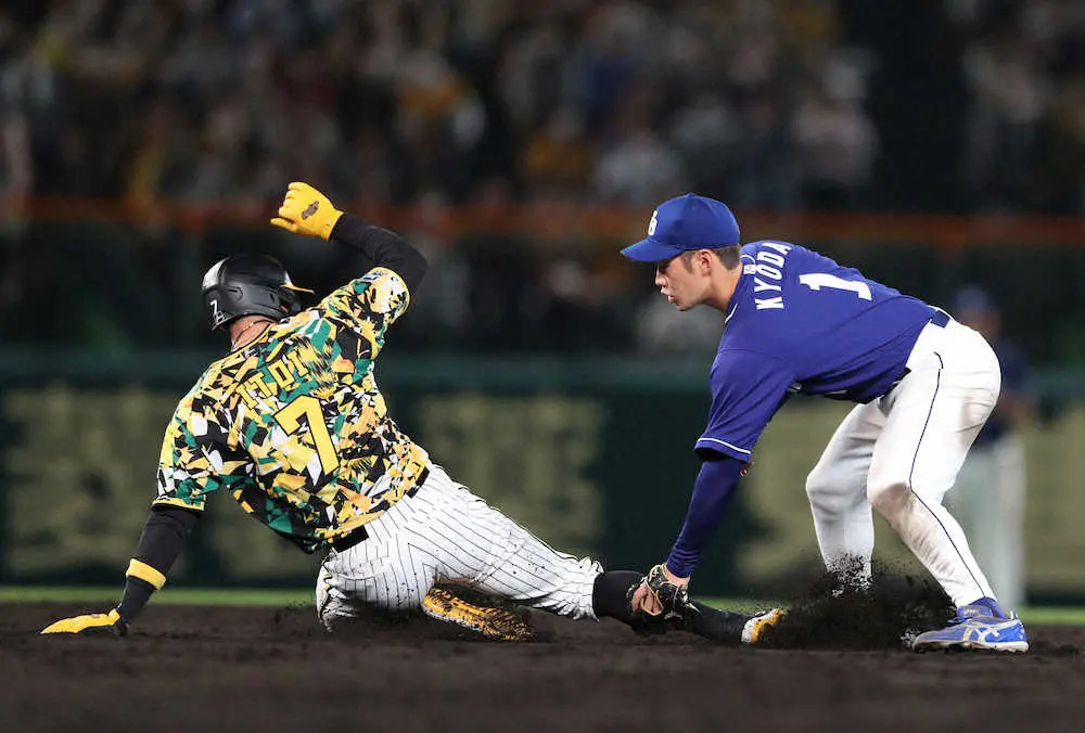 【画像・写真】阪神　痛恨の三重殺…二塁走者の糸井は、アウトカウント間違いか?　帰塁できず、一瞬で逸機