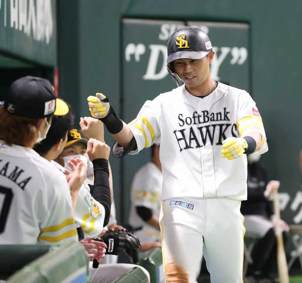 【画像・写真】出た“マルタイ1号”のソフトB・中村晃　「棒ラーメン」1年分は「みんなで分けていただきたい」