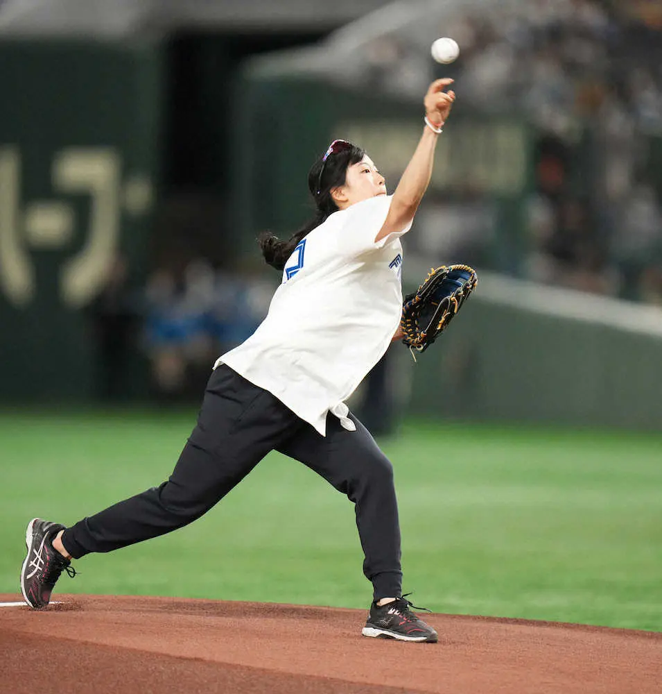 【画像・写真】高木美帆　満点始球式　北海道盛り上げる新庄監督に「興味はありますね」
