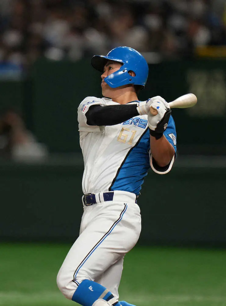 【画像・写真】日本ハム・今川　「執念」入れ直し？の2打席連続5号ソロ　新庄監督も驚きの「Why」ポーズ