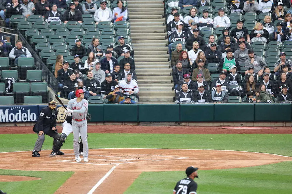 【画像・写真】大谷翔平　6回の第3打席を前に雨天中断中、第2打席まで2の0、1三振　ホ軍4点リード