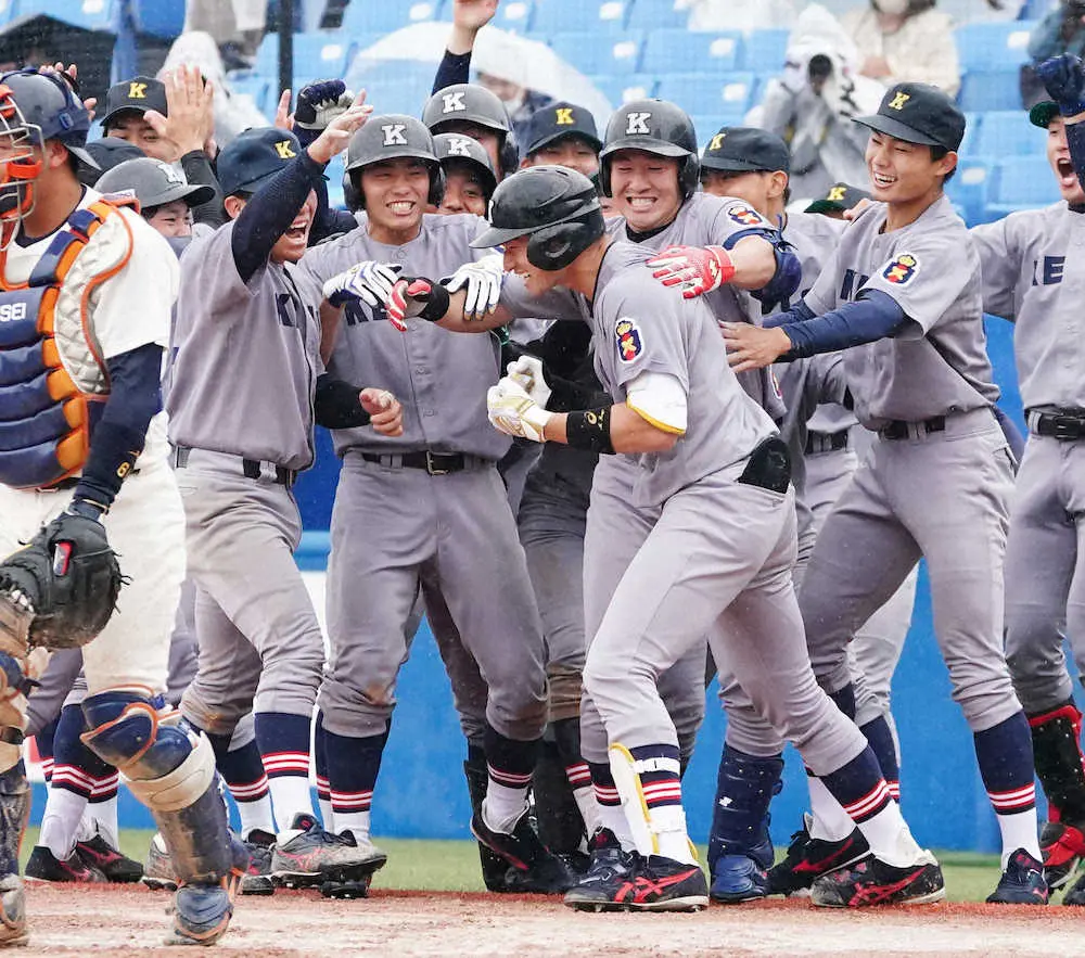 【画像・写真】慶大・萩尾　初球先頭打者弾にサヨナラ弾　人生初の快挙