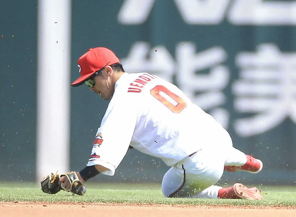 【画像・写真】広島・上本が2安打2得点で勝ち越し貢献　三塁ベースに当たる二塁打にニンマリ「あれはラッキー」