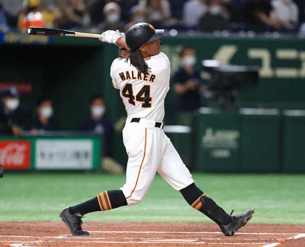 【画像・写真】巨人　新助っ人ウォーカーが確信の6号先制弾！前日6番から3番に座り一発回答