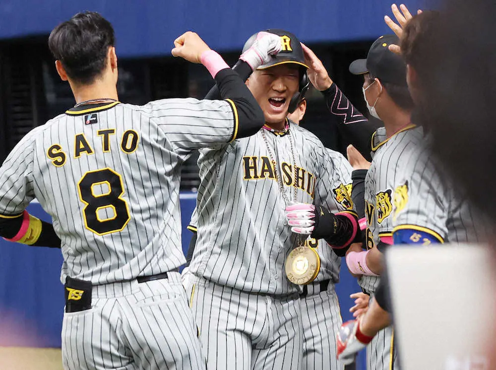 【画像・写真】7番降格、阪神・大山が母の日にピンクバットで奮起の同点2ラン!「切り替えないとやっていけないので」