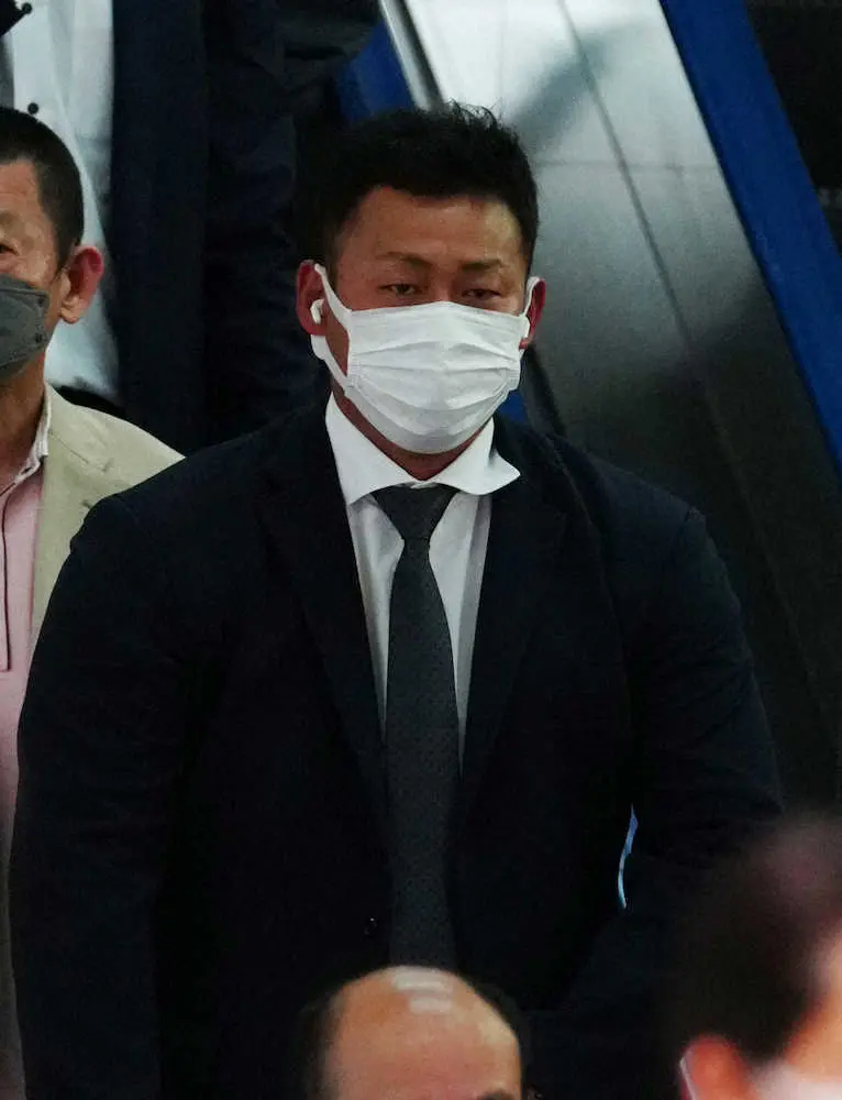 【画像・写真】4連敗中の巨人　中田翔が1軍復帰に向け新潟入り　GW1勝8敗からの巻き返しへ起爆剤として期待