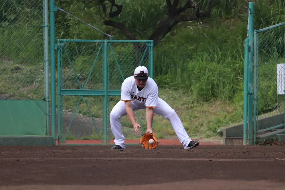 巨人 坂本 ノックやティー打撃で調整 吉川はフリー打撃で鋭い当たりも スポニチ Sponichi Annex 野球