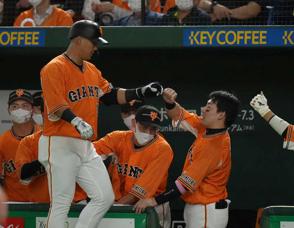 【画像・写真】巨人・中田翔がプロ15年目で初の犠打成功！「緊張しました」　原監督命じた、プロ通算6245打席目