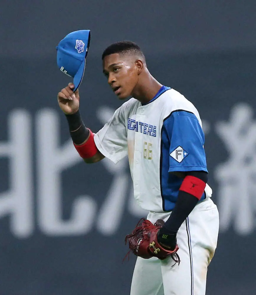 【画像・写真】日本ハム・万波　決勝の中前適時打！お立ち台で禁止の「そうですね」を一度は耐えるも我慢できず苦笑い