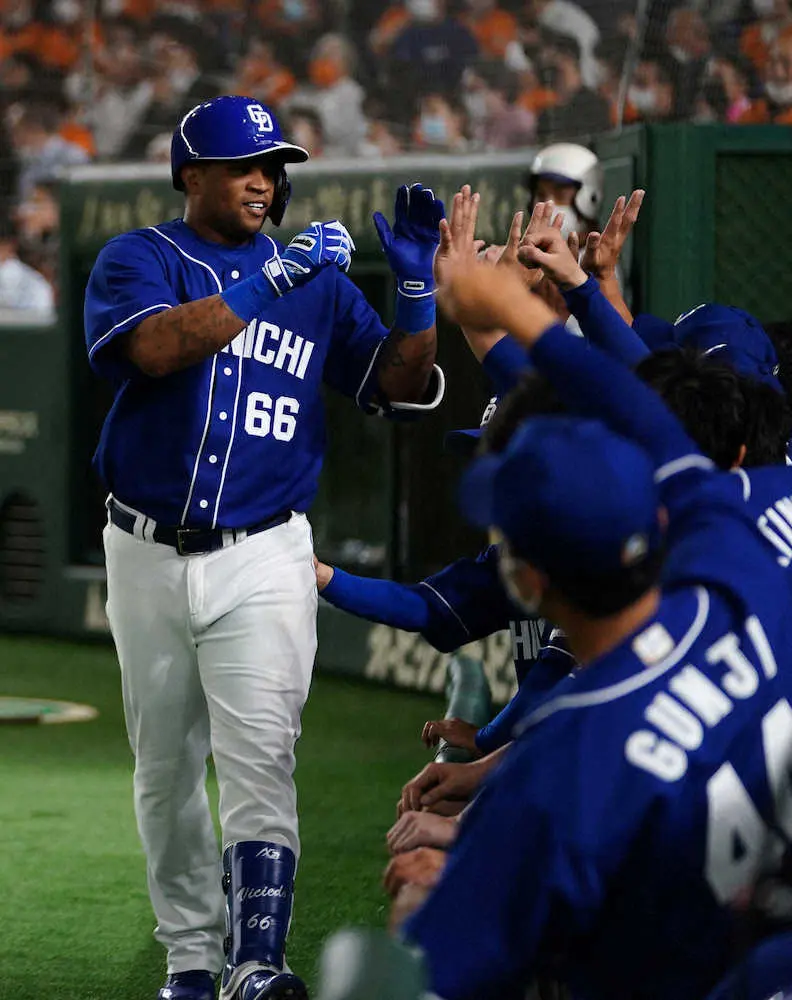 【画像・写真】中日・ビシエドが19試合ぶりの3号ソロ―4番降格後初アーチ「良いスイングができた」