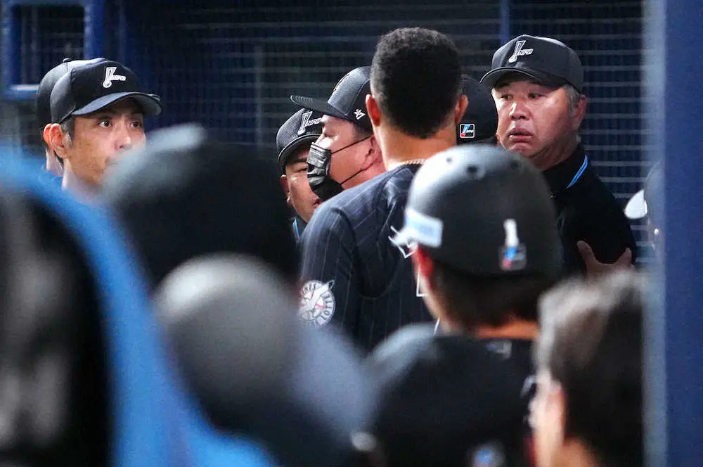 【画像・写真】ロッテ　井口監督が試合後に退場処分　またも京セラドームで審判とのトラブル