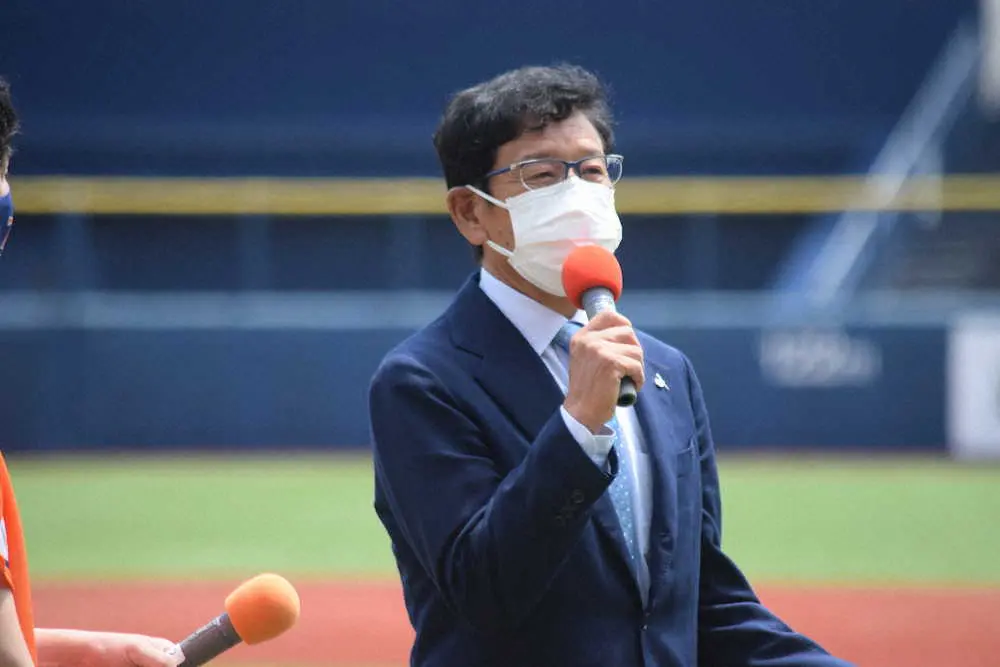 【画像・写真】侍ジャパン・栗山監督がBCリーグ視察　来年3月のWBCへ「先入観を消して戦うために必要な選手を探す」