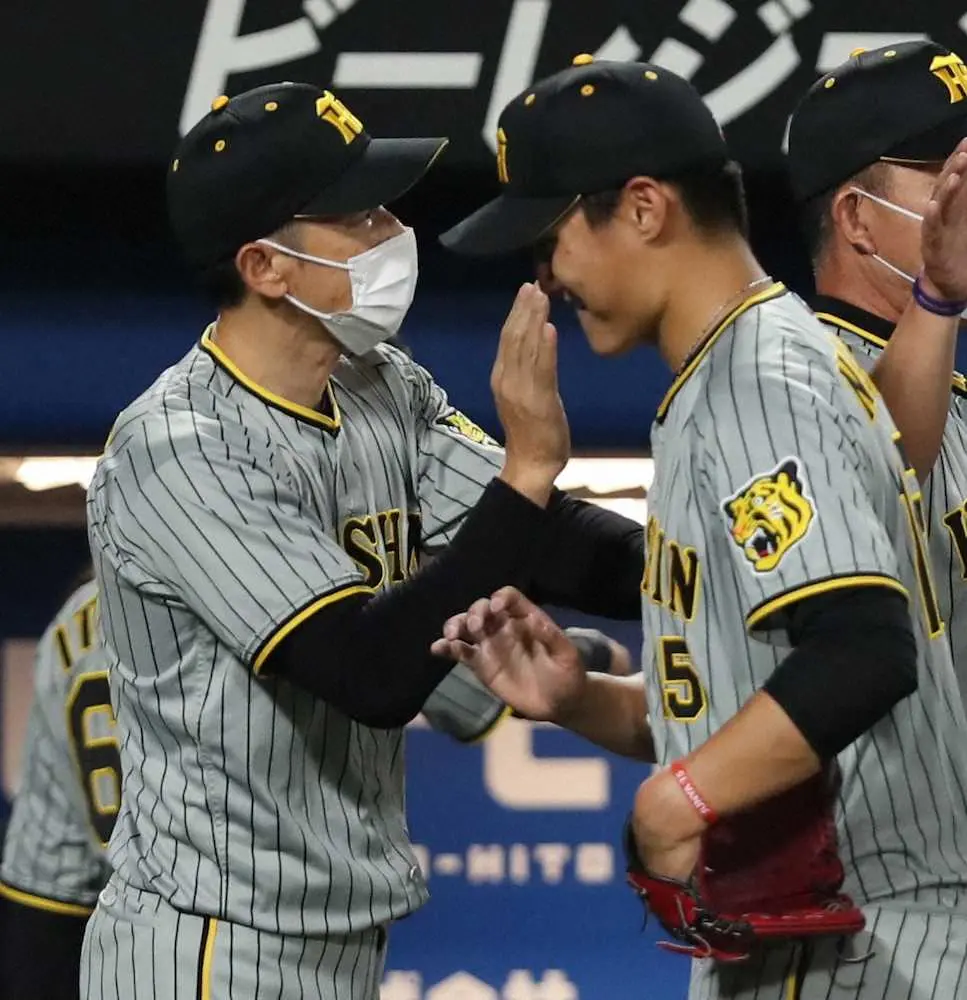 【画像・写真】阪神・矢野監督「8番・西純」ハマった!ボーグルソン以来15年ぶりの投手8番起用