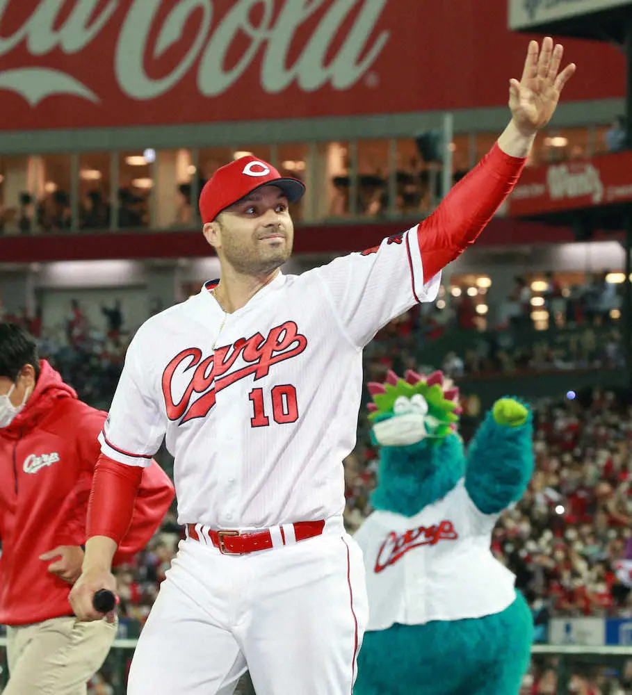 【画像・写真】広島・マクブルーム　野球人生初の満塁弾「確実にいったと思った」球団助っ人初の「初回4番」快挙