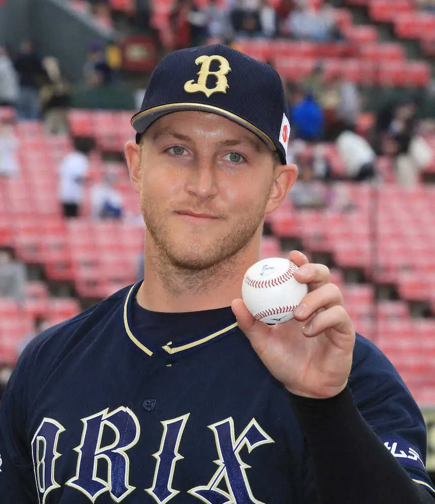【画像・写真】オリ新助っ人・マッカーシーが来日1号！猛打賞！「記念ボールは両親に手渡したいね」