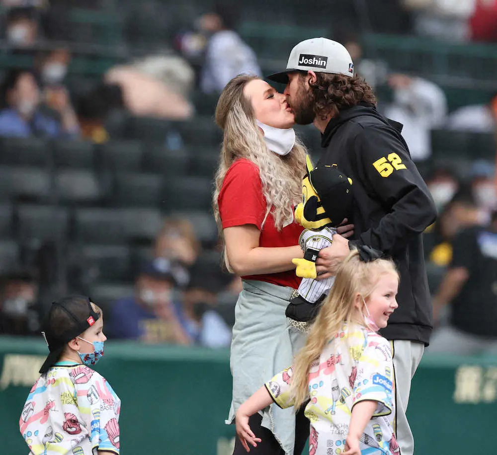 【画像・写真】阪神・ウィルカーソン、二塁踏ませぬ好投で7回零封3勝目　球場で見守った家族に感謝の言葉