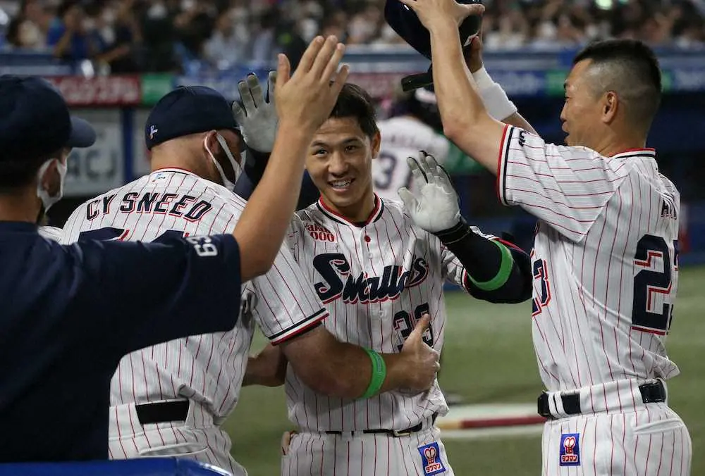 【画像・写真】高卒2年目のヤクルト・内山壮　プロ1号が値千金の同点弾　「一発狙っていた」代打でバックスクリーンへ